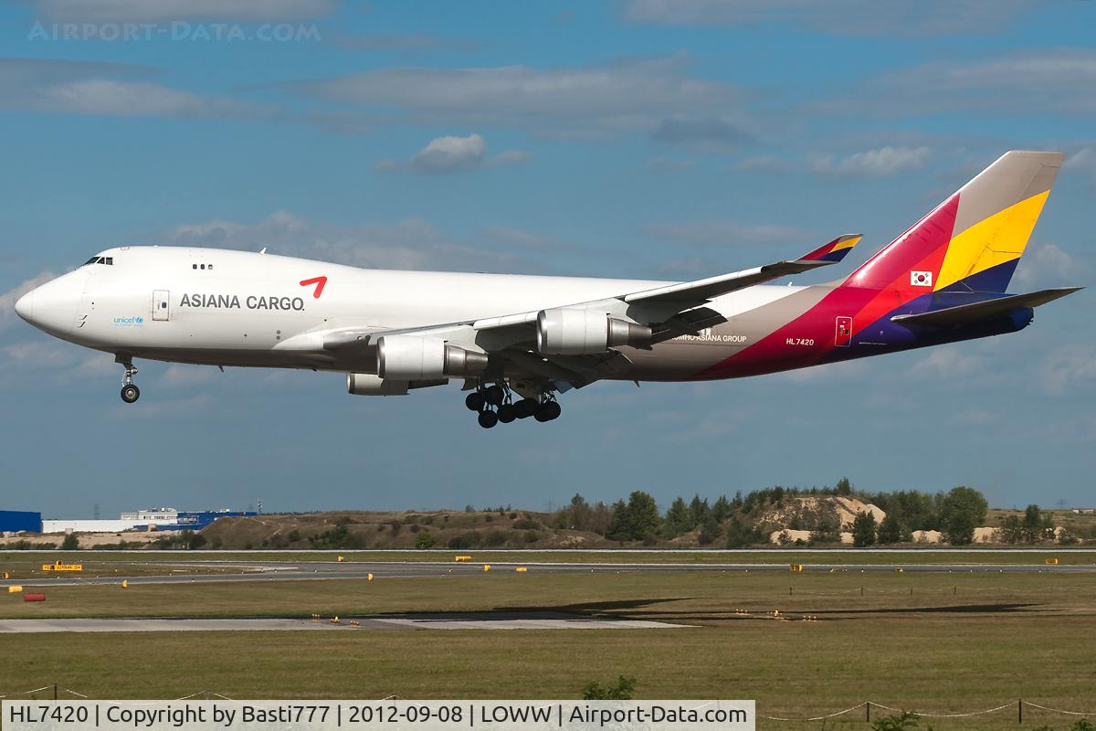 HL7420, 1995 Boeing 747-48EF (SCD) C/N 25783, HL7420@VIE