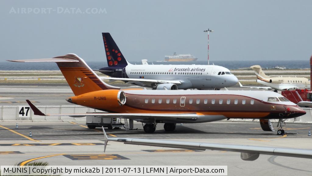 M-UNIS, 2010 Bombardier BD-700-1A10 Global Express XRS C/N 9371, Parked