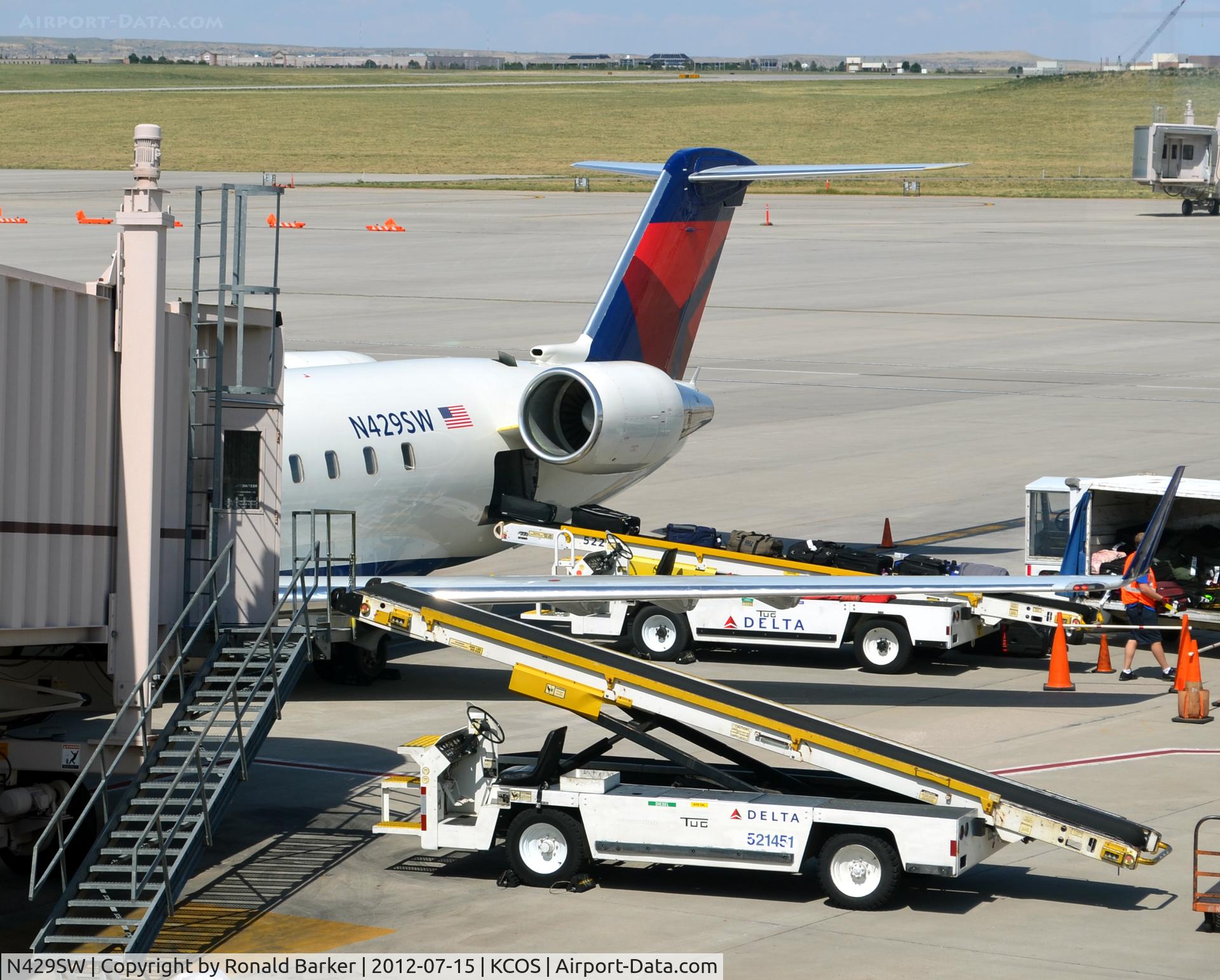 N429SW, 2001 Bombardier CRJ-200LR (CL-600-2B19) C/N 7518, Colorado Springs