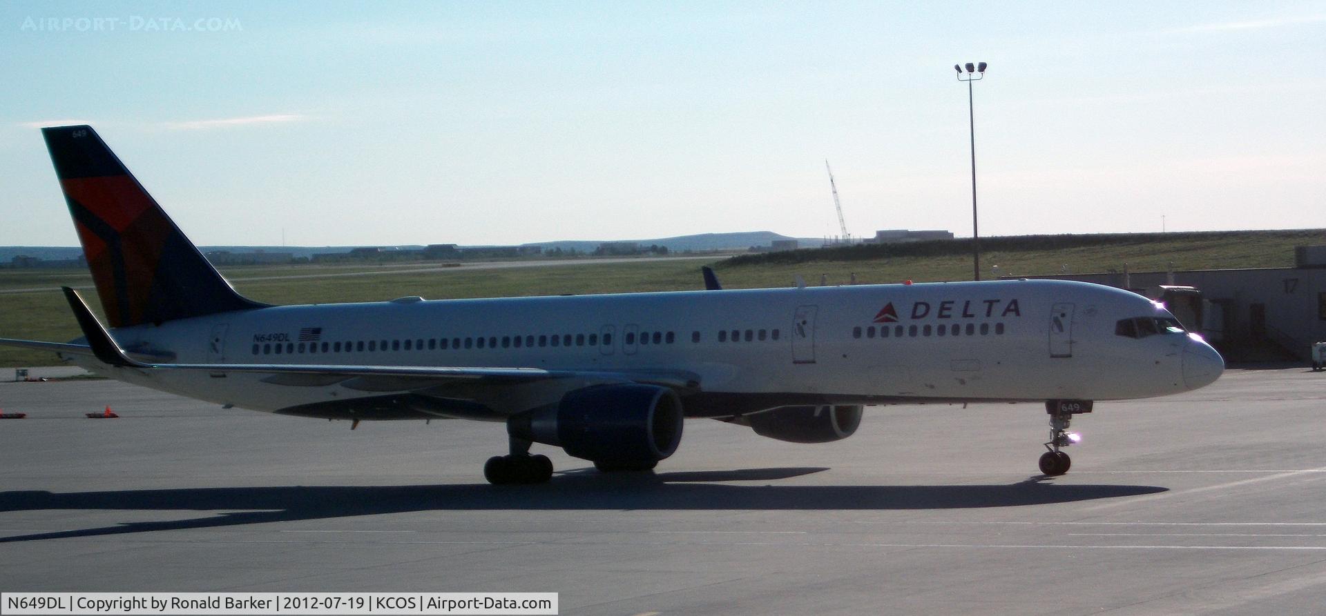 N649DL, 1989 Boeing 757-232 C/N 24389, Taxi COS
