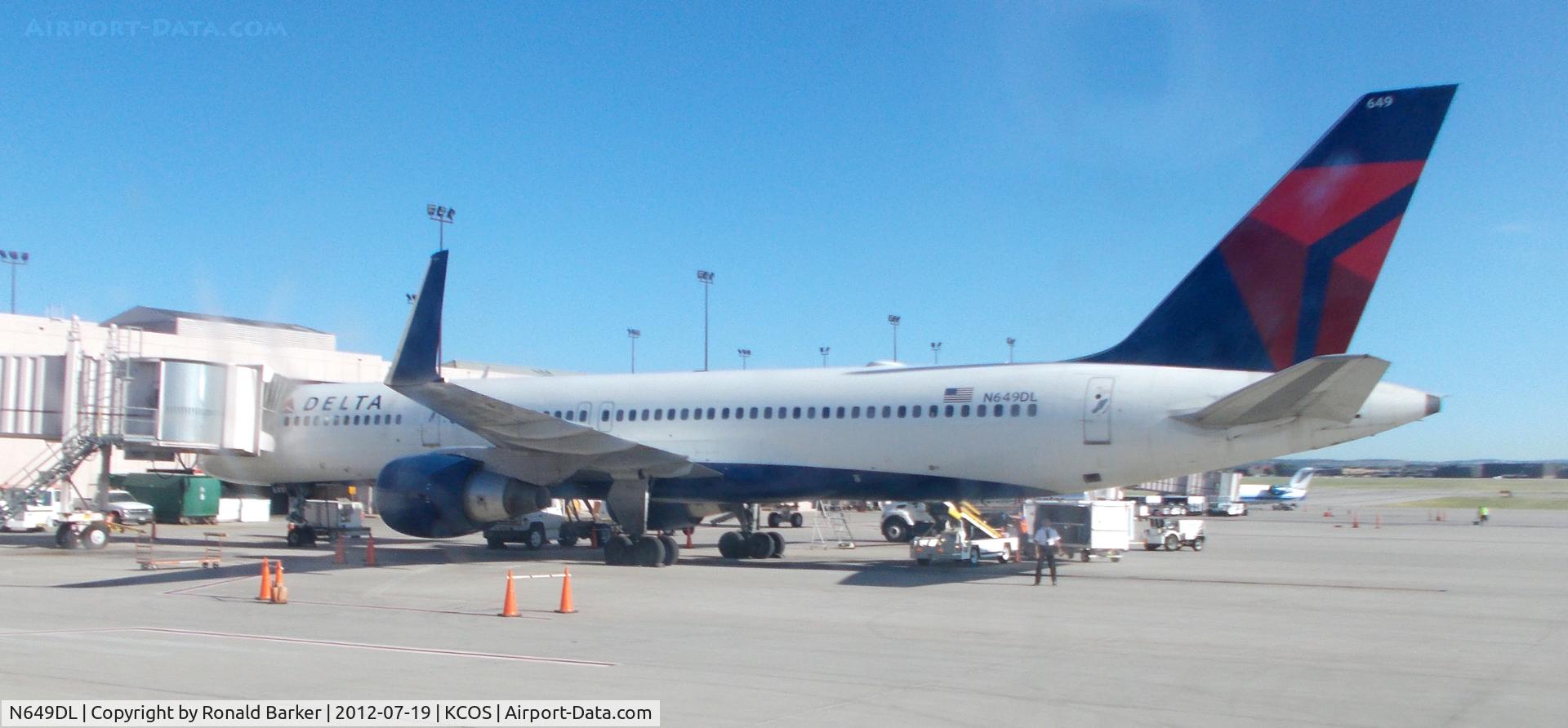 N649DL, 1989 Boeing 757-232 C/N 24389, COS, CO