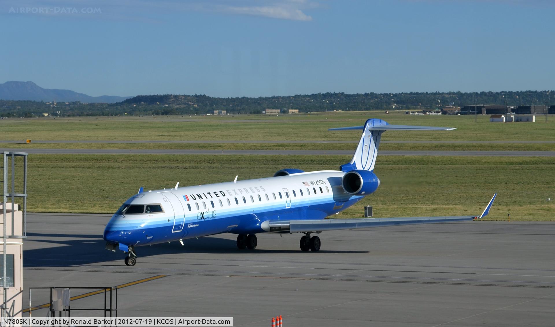 N780SK, 2009 Bombardier CRJ-700 (CL-600-2C10) Regional Jet C/N 10277, Taxi COS
