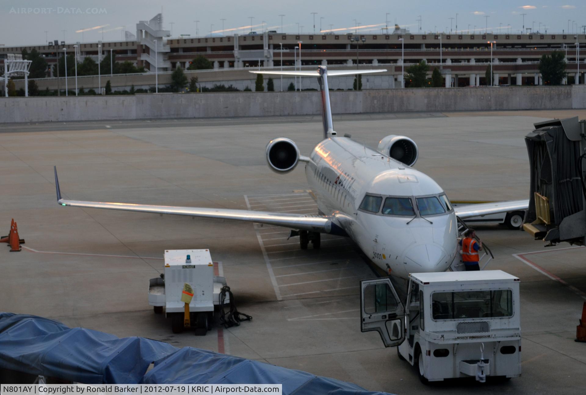 N801AY, 2004 Bombardier CRJ-200ER (CL-600-2B19) C/N 8001, Push back