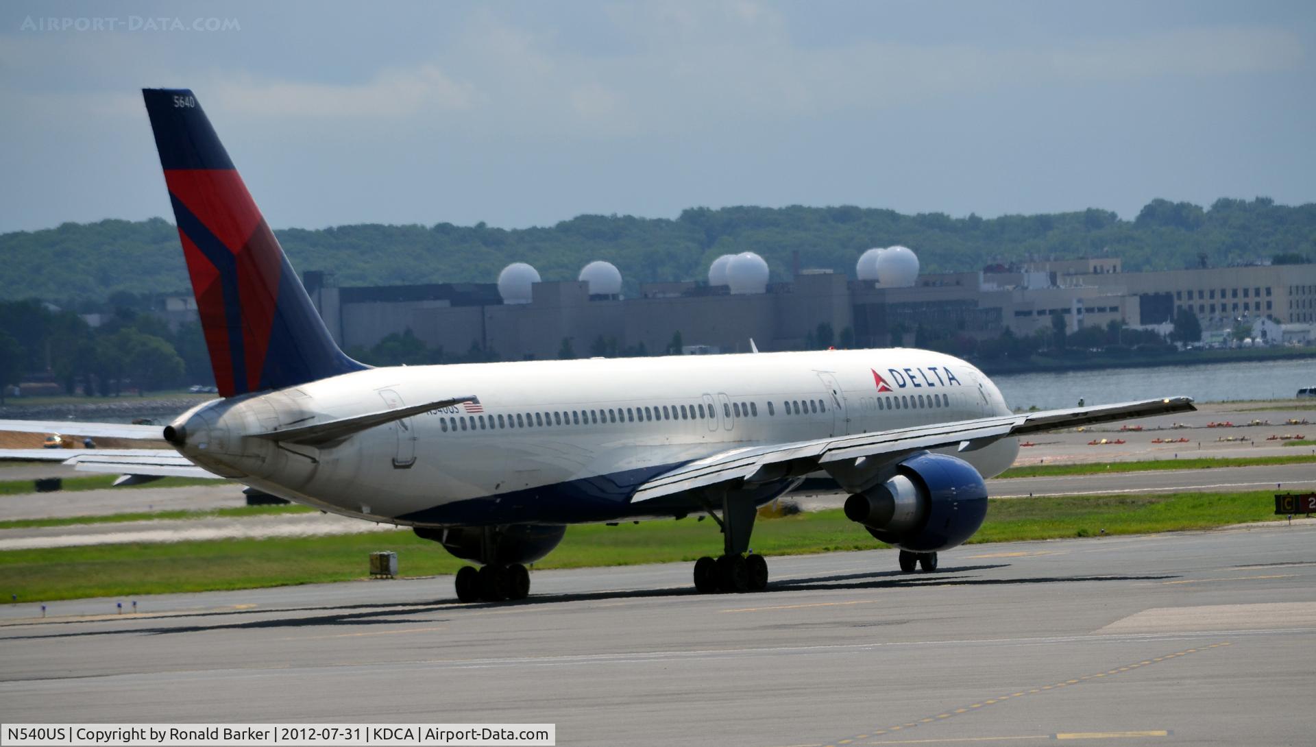 N540US, 1996 Boeing 757-251 C/N 26487, Taxi DCA