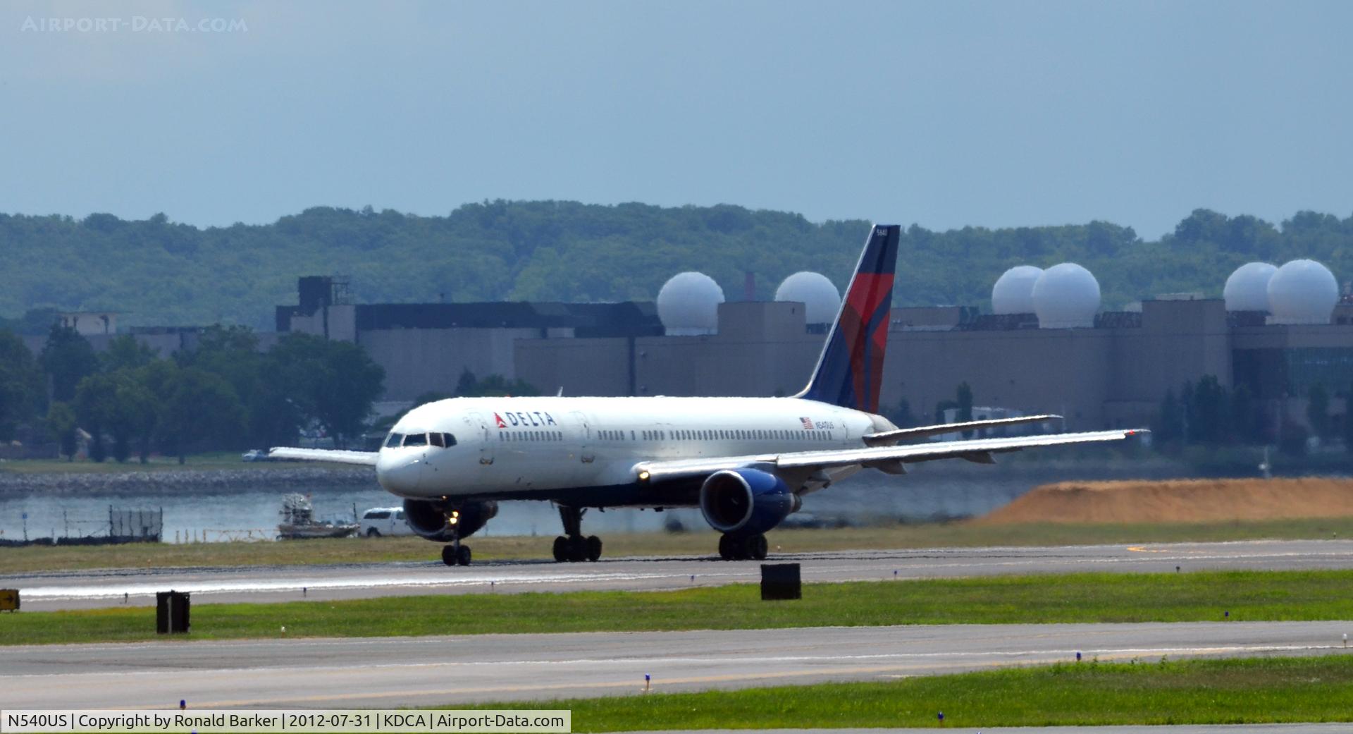N540US, 1996 Boeing 757-251 C/N 26487, Take off DCA