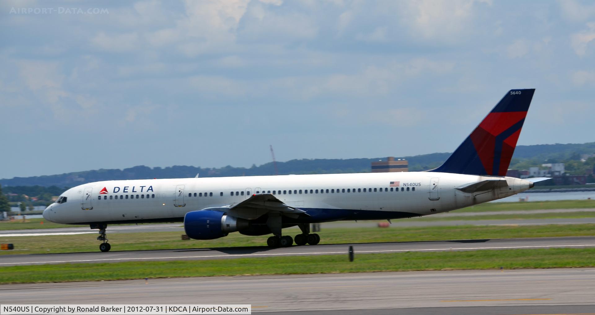 N540US, 1996 Boeing 757-251 C/N 26487, Takeoff DCA