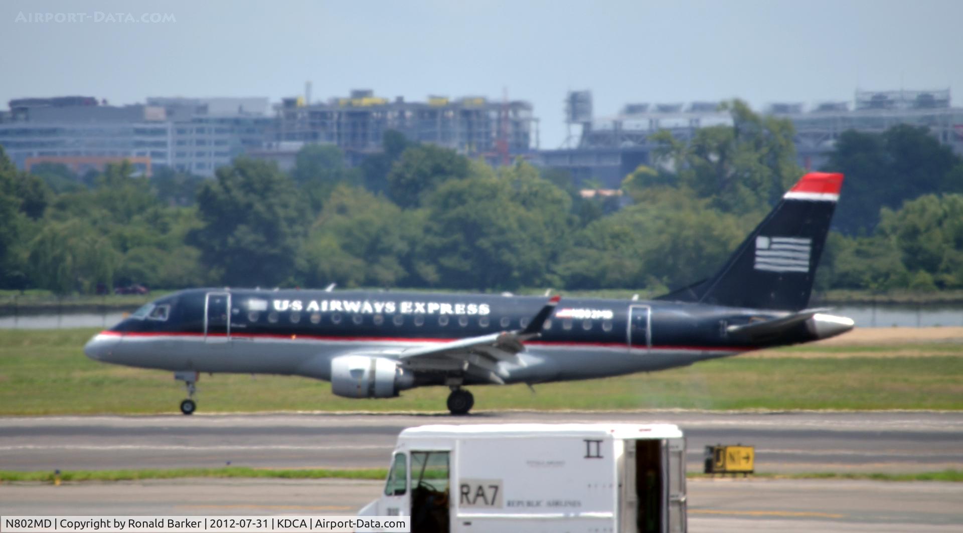 N802MD, 2004 Embraer 170SU (ERJ-170-100SU) C/N 17000013, Landing DCA