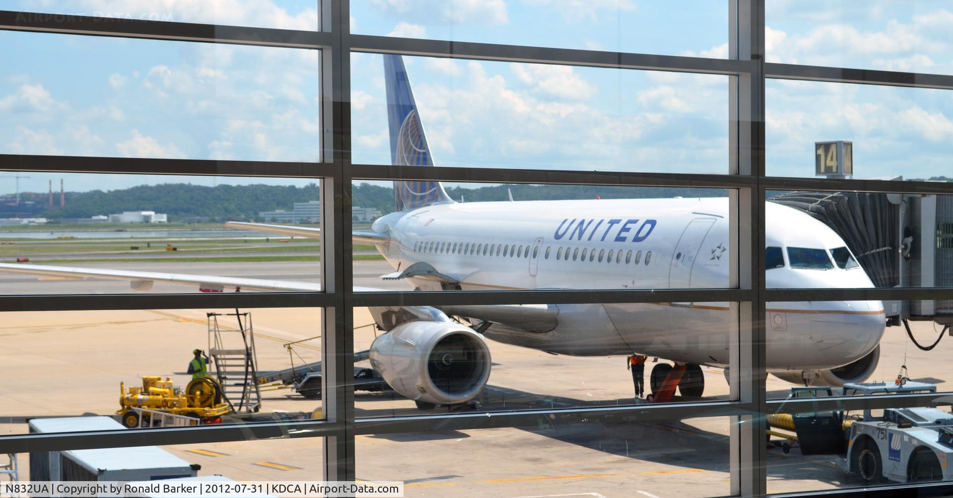 N832UA, 2000 Airbus A319-131 C/N 1321, DCA VA