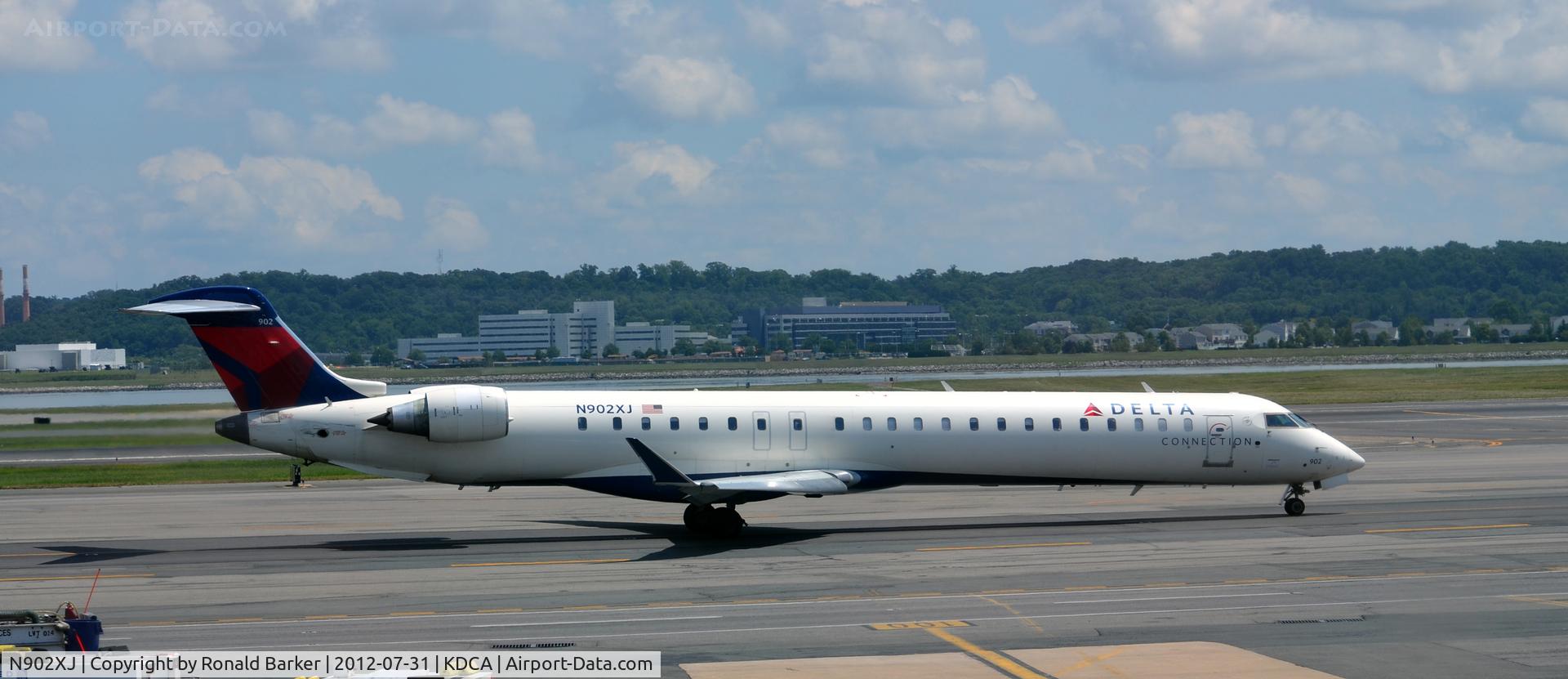 N902XJ, 2007 Bombardier CRJ-900ER (CL-600-2D24) C/N 15131, Taxi DCA