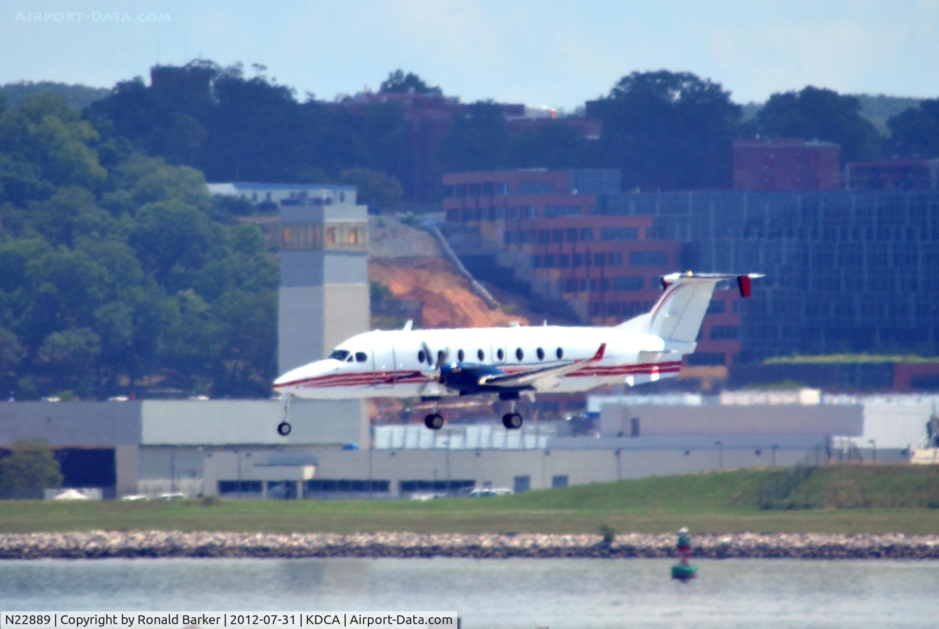 N22889, 1998 Raytheon Aircraft Company 1900D C/N UE-314, Landing DCA