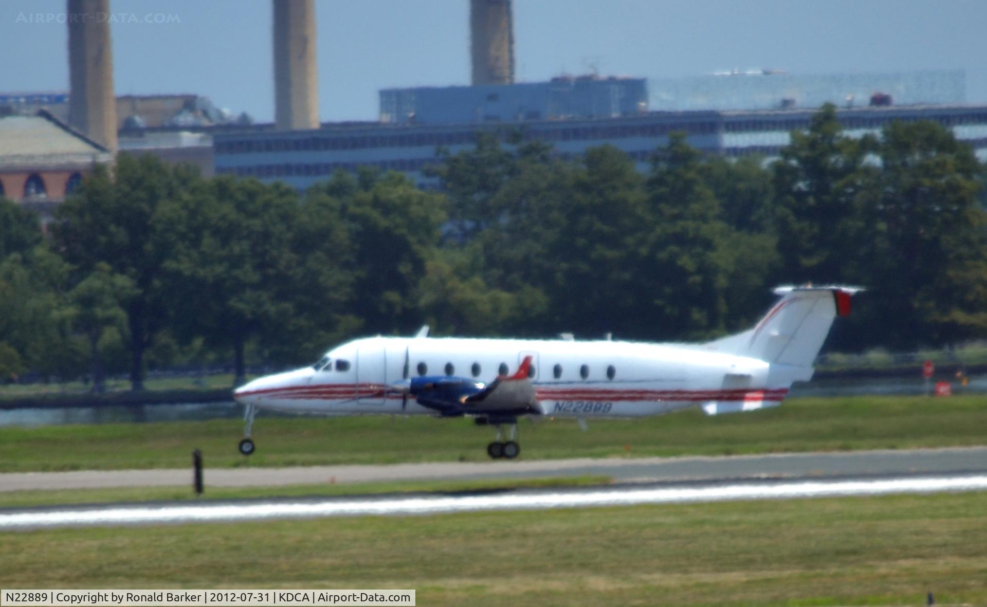 N22889, 1998 Raytheon Aircraft Company 1900D C/N UE-314, Landing DCA