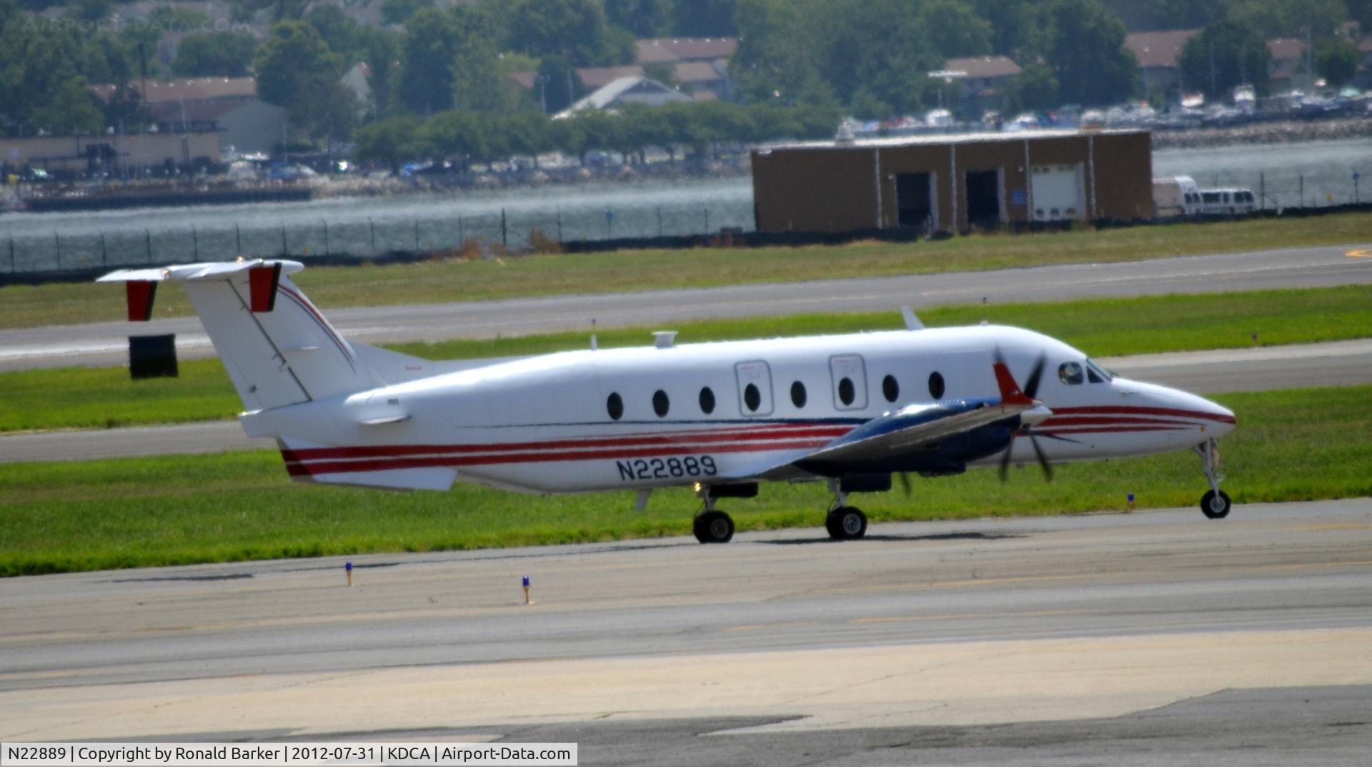 N22889, 1998 Raytheon Aircraft Company 1900D C/N UE-314, Taxi DCA