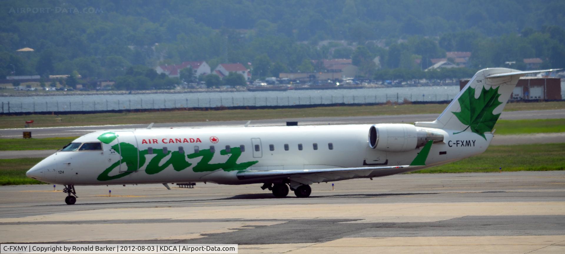 C-FXMY, 1996 Canadair CRJ-200ER (CL-600-2B19) C/N 7124, Taxi DCA