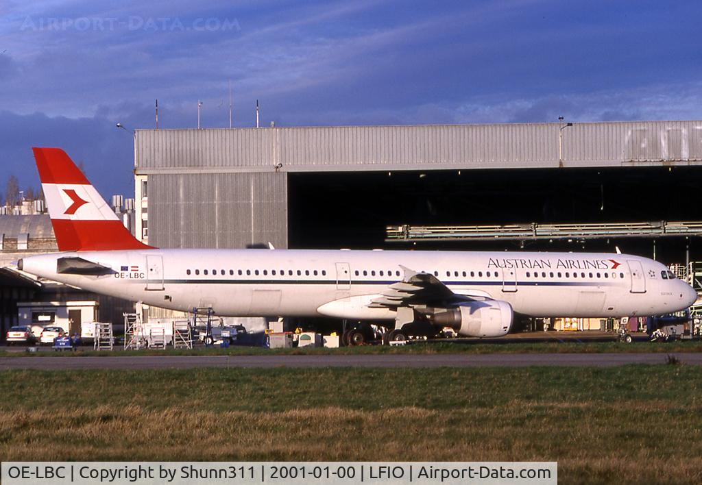 OE-LBC, 1996 Airbus A321-111 C/N 581, On maintenance... Old c/s...