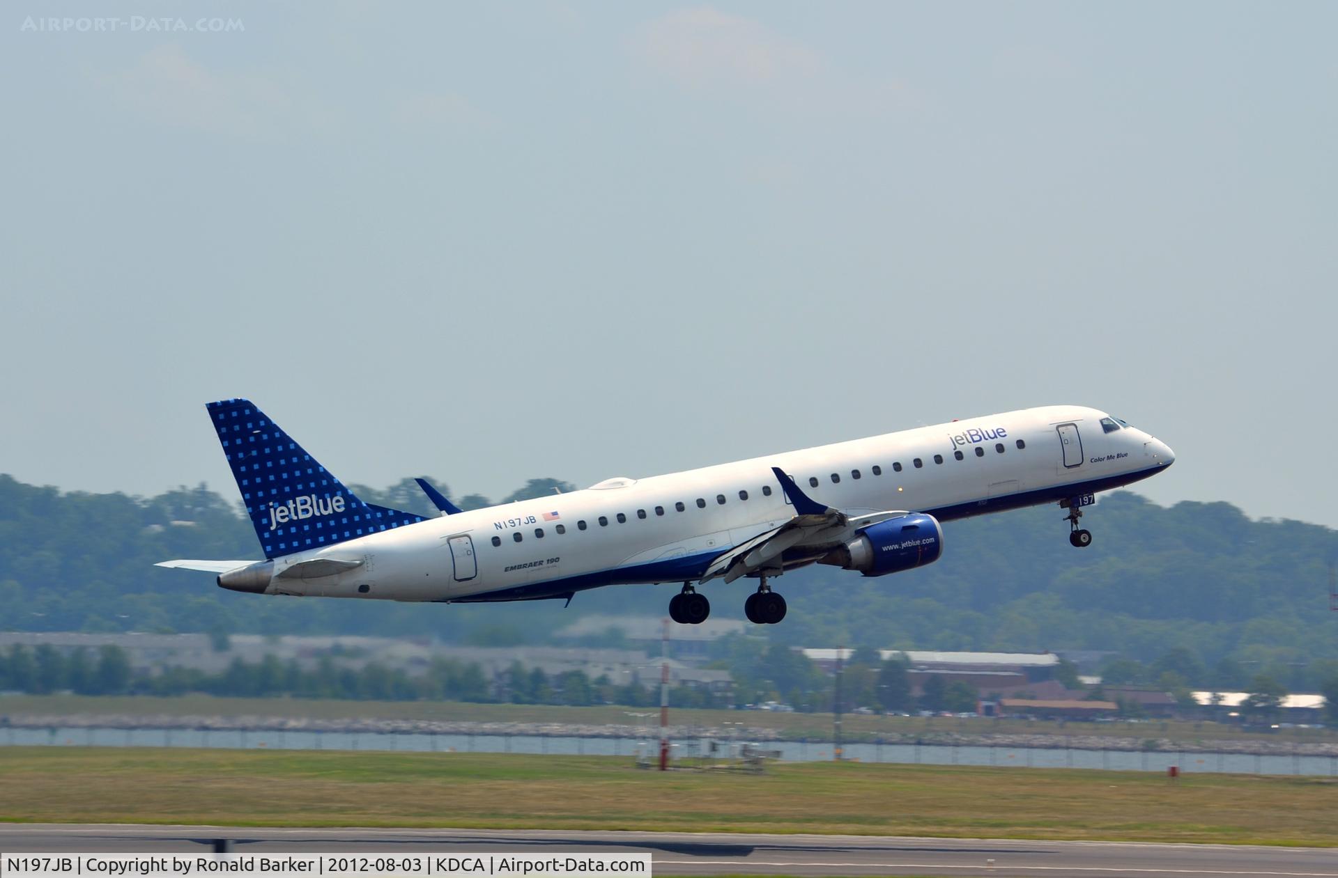 N197JB, 2006 Embraer 190AR (ERJ-190-100IGW) C/N 19000020, Takeofff DCA
