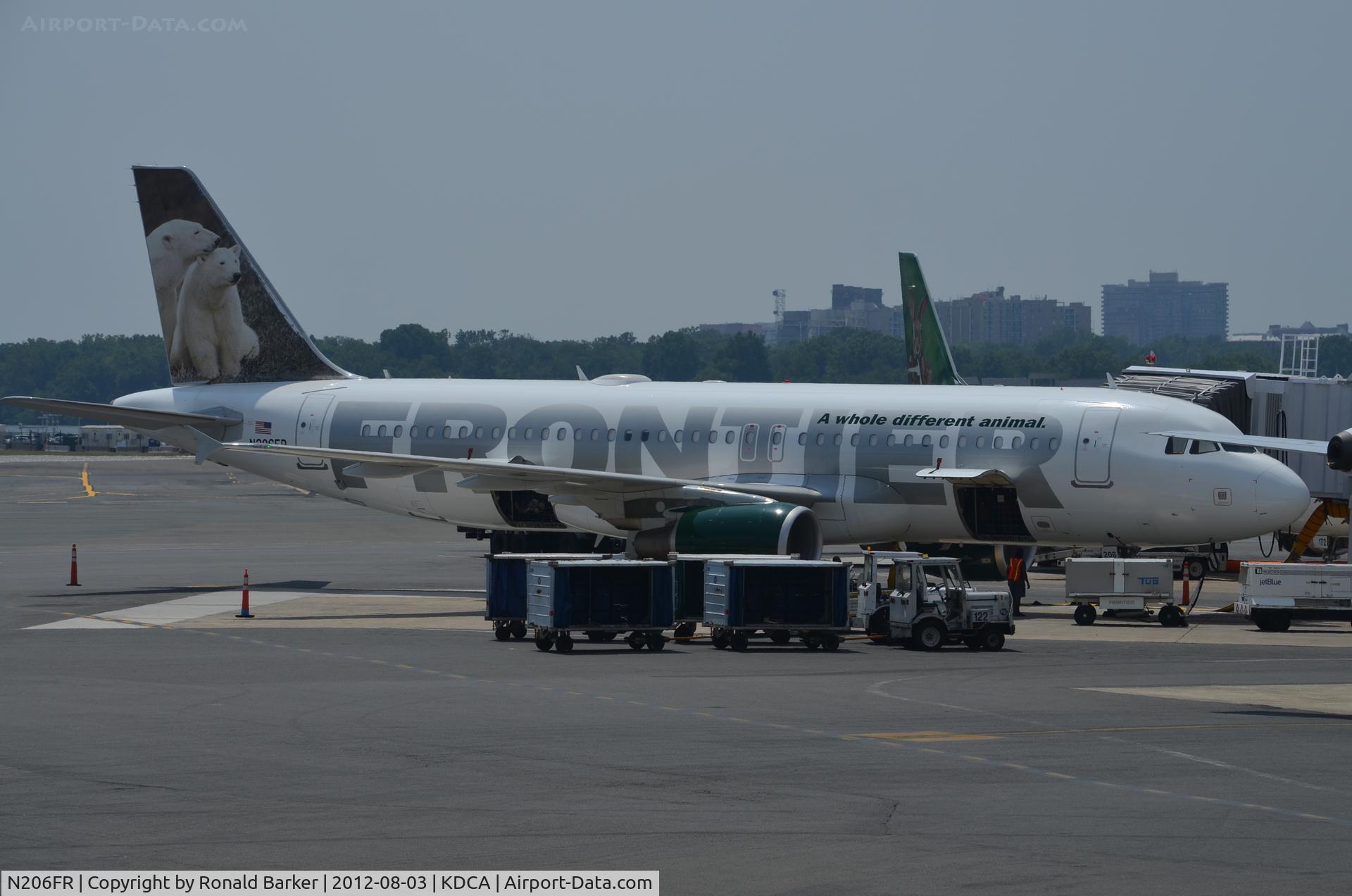 N206FR, 2010 Airbus A320-214 C/N 4272, Parking DCA