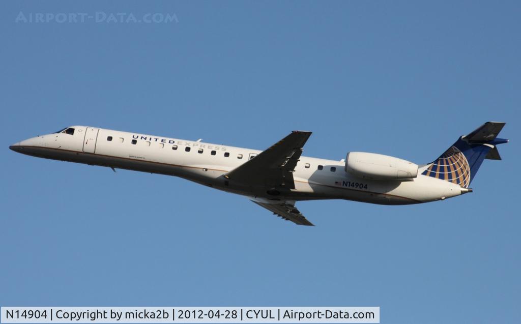 N14904, 2001 Embraer ERJ-145LR (EMB-145LR) C/N 145477, Take off