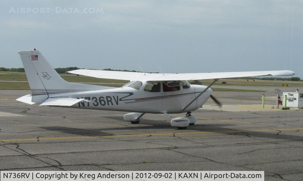 N736RV, 1977 Cessna R172K Hawk XP C/N R1722737, Cessna R172K Skyhawk departing the ramp area.