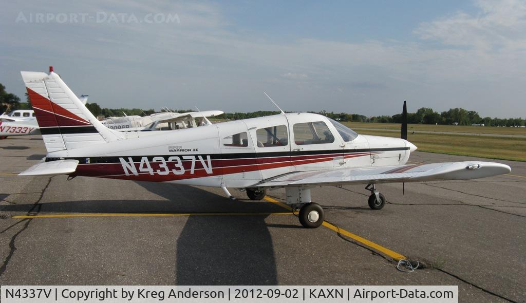 N4337V, 1984 Piper PA-28-161 C/N 28-8416045, Piper PA-28-161 Warrior on the line.