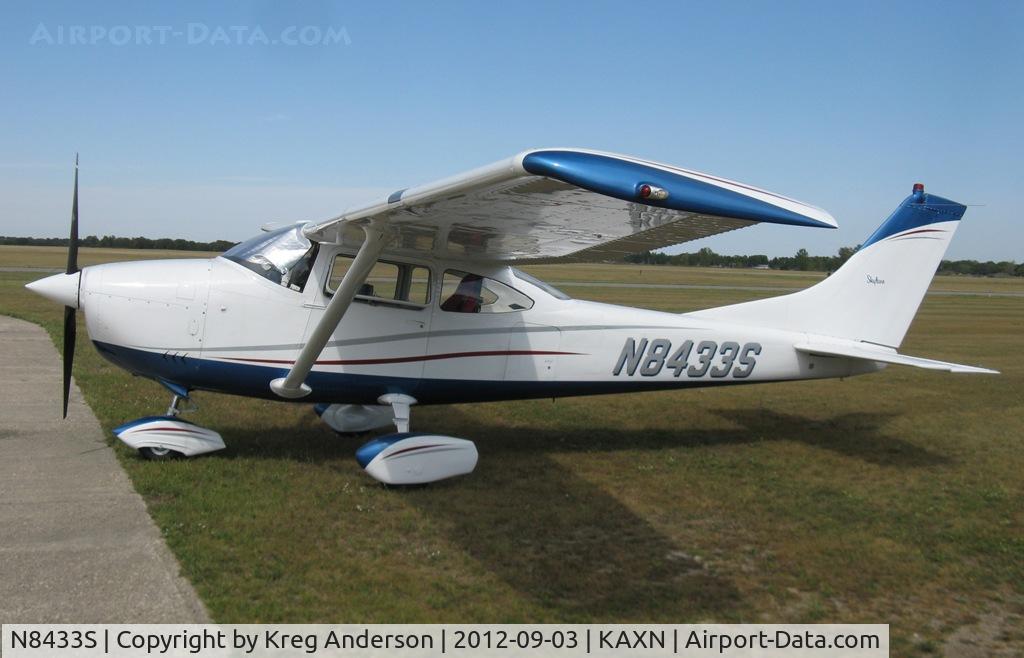 N8433S, 1965 Cessna 182H Skylane C/N 18256533, Cessna 182H Skylane on the ramp.