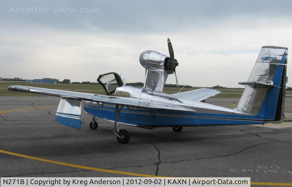 N271B, 1959 Colonial C-2 Skimmer C/N 129, Colonial C-2 Skimmer at the pumps.
