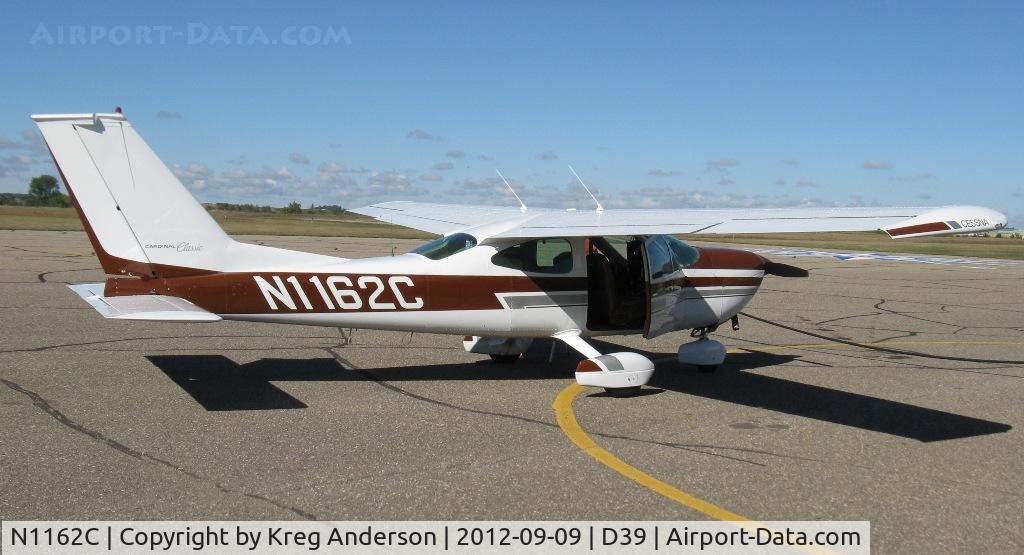 N1162C, 1977 Cessna 177B Cardinal C/N 17702678, Cessna 177B Cardinal on the ramp in Sauk Centre, MN.