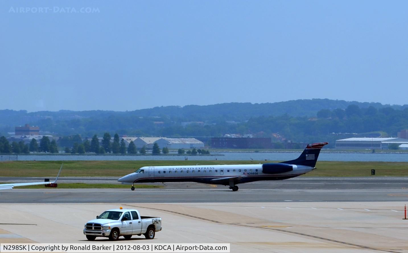N298SK, 2001 Embraer ERJ-145LR (EMB-145LR) C/N 145508, Taxi DCA