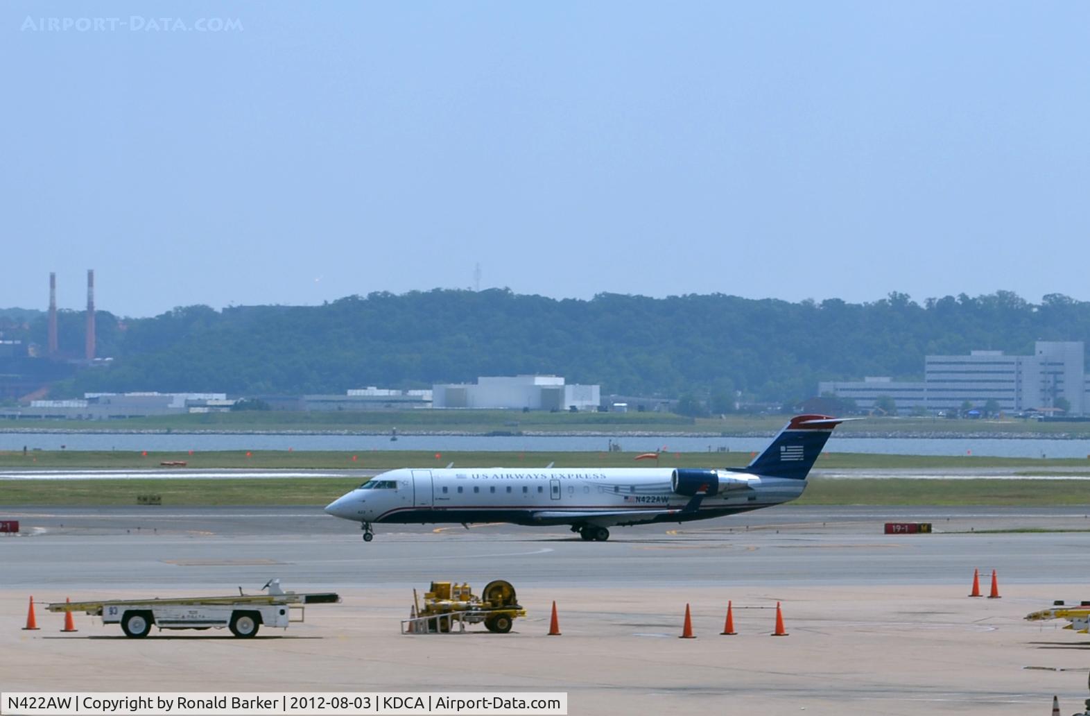 N422AW, 1999 Canadair CRJ-200ER (CL-600-2B19) C/N 7341, Taxi DCA