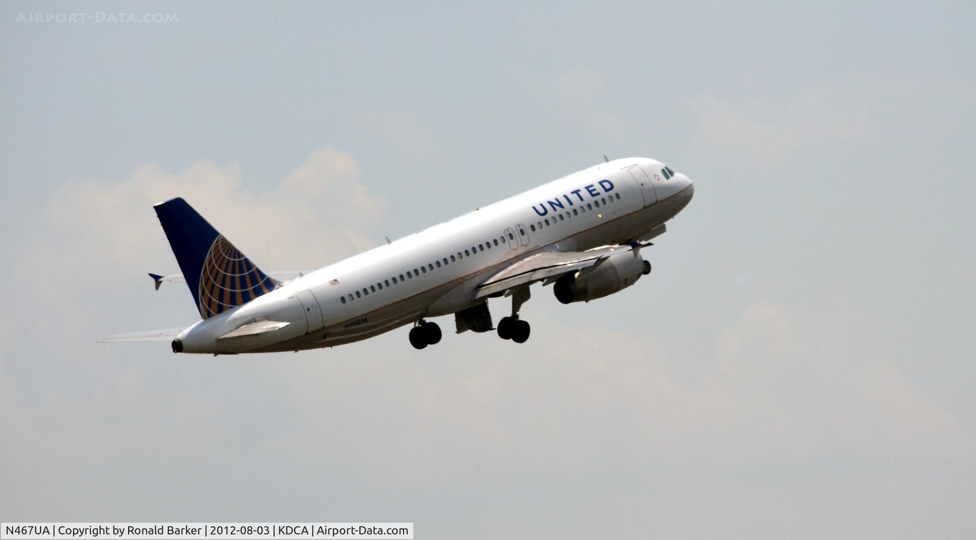 N467UA, 2000 Airbus A320-232 C/N 1359, Takeoff DCA