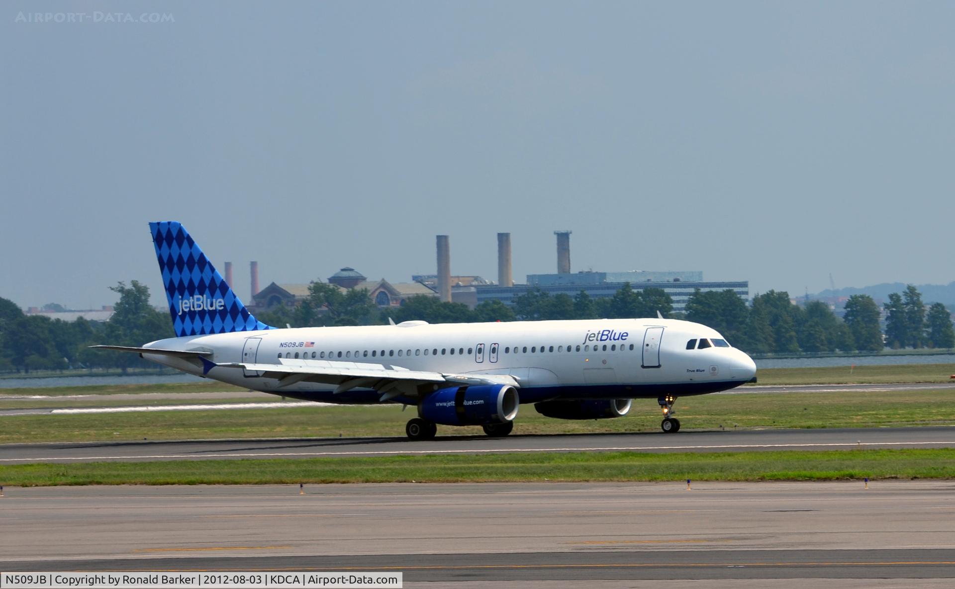N509JB, 2000 Airbus A320-232 C/N 1270, Taxi DCA