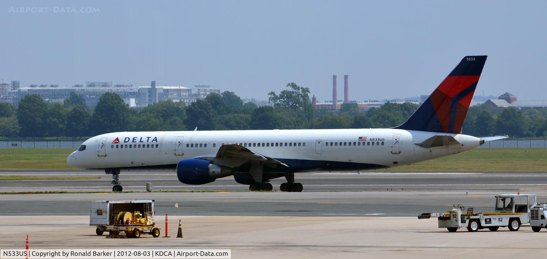 N533US, 1988 Boeing 757-251 C/N 24264, Taxi DCA