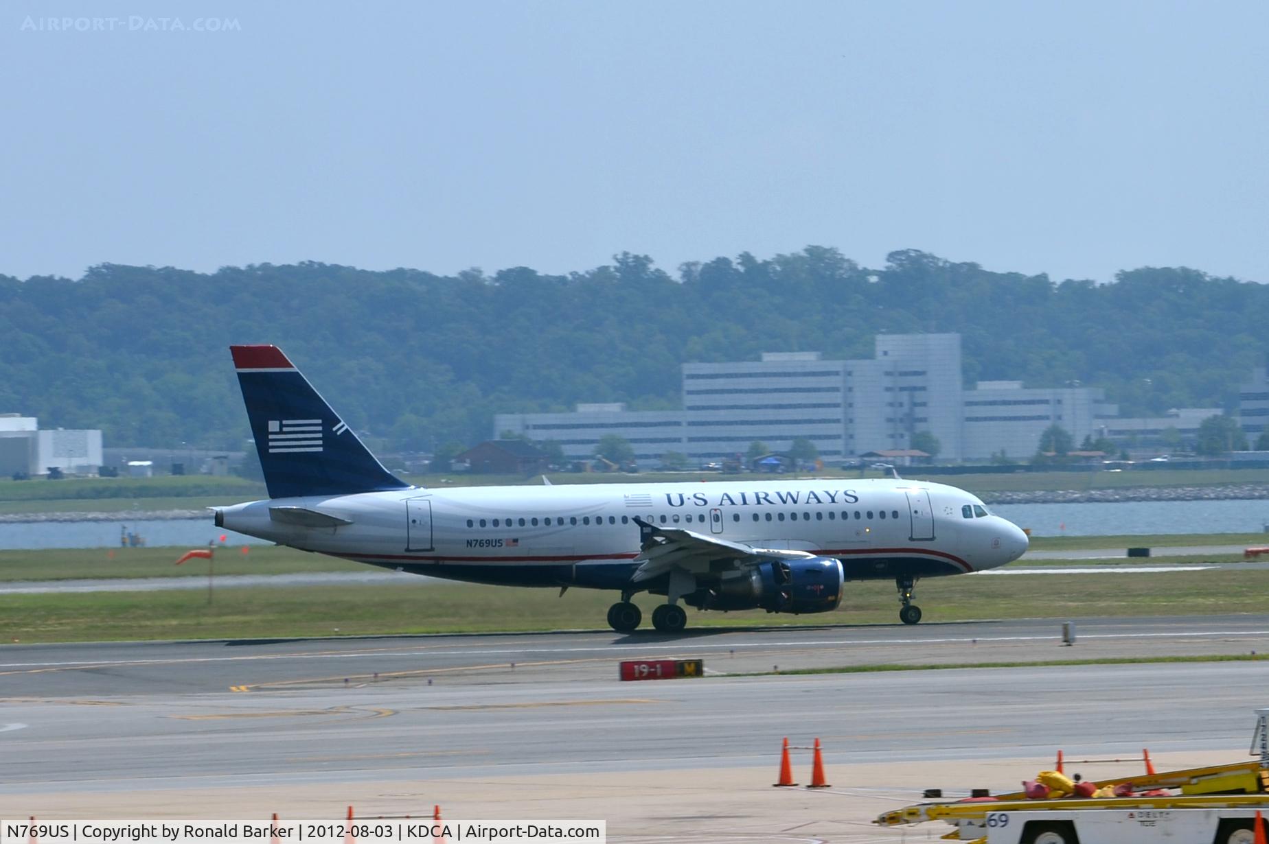 N769US, 2000 Airbus A319-112 C/N 1391, Landing DCA