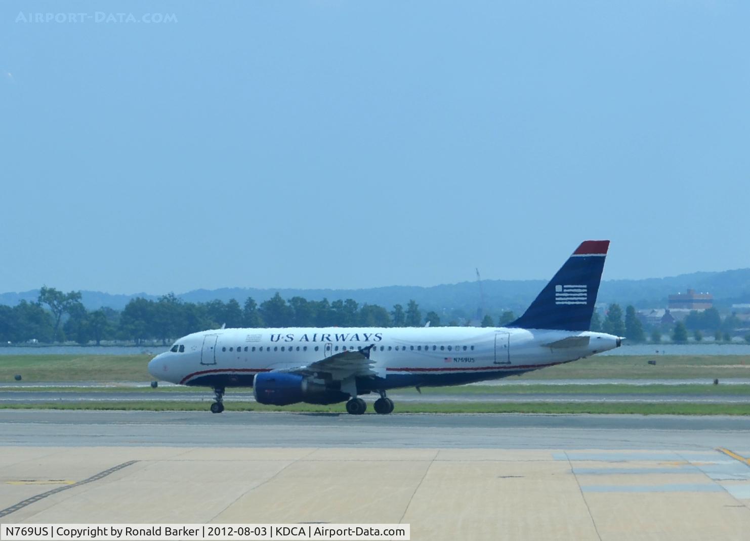 N769US, 2000 Airbus A319-112 C/N 1391, Taxi DCA