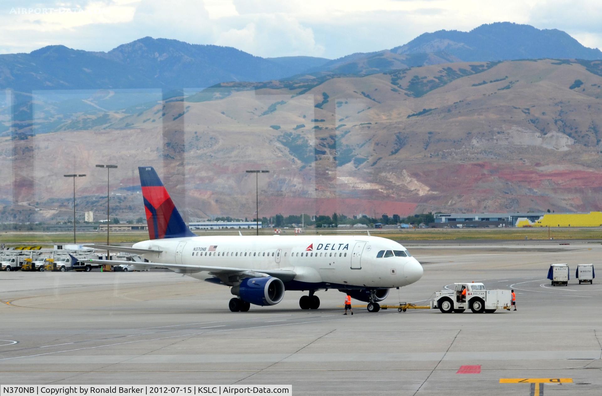 N370NB, 2003 Airbus A319-114 C/N 2087, Push back SLC UT