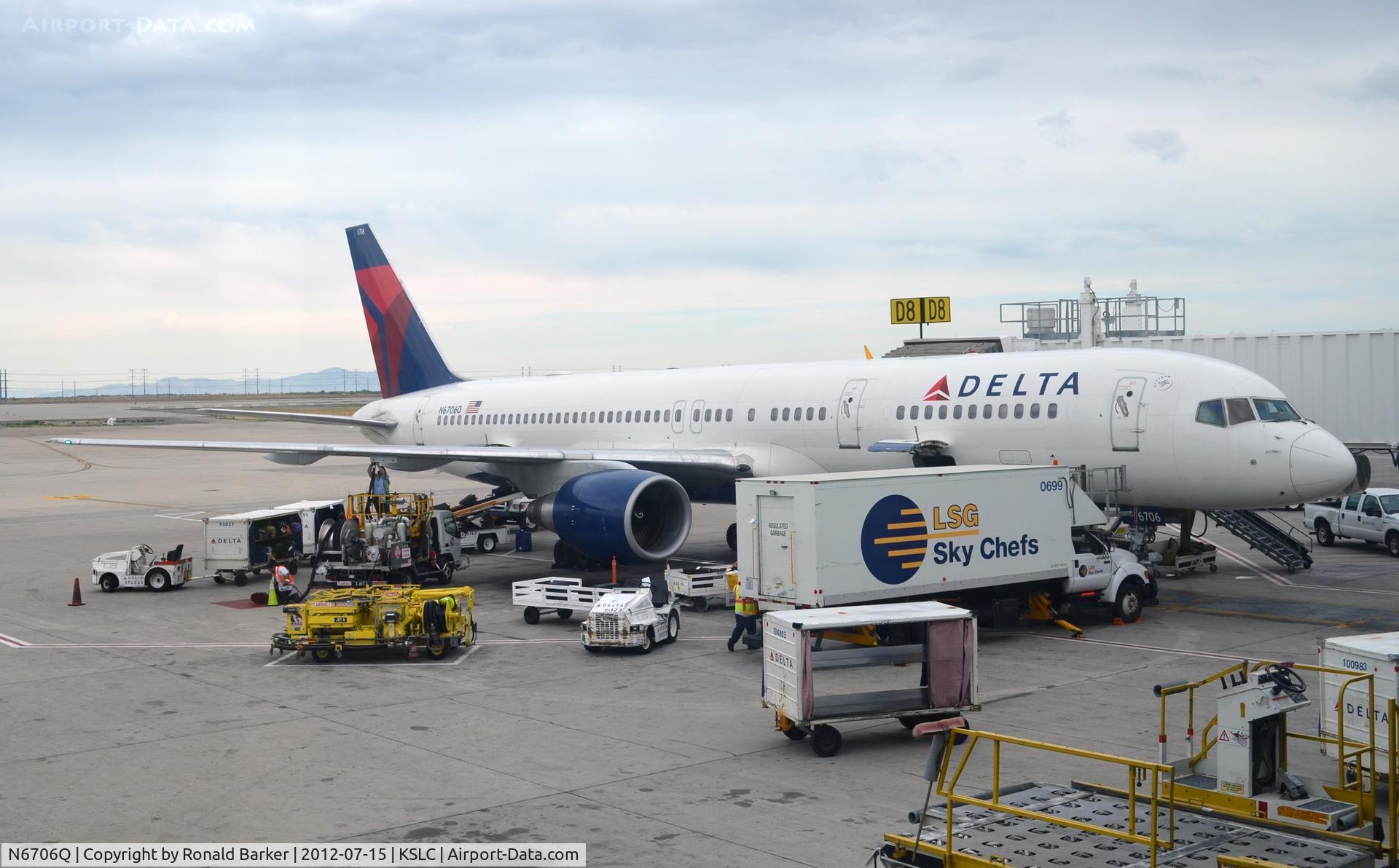 N6706Q, 2000 Boeing 757-232 C/N 30422, SLC UT