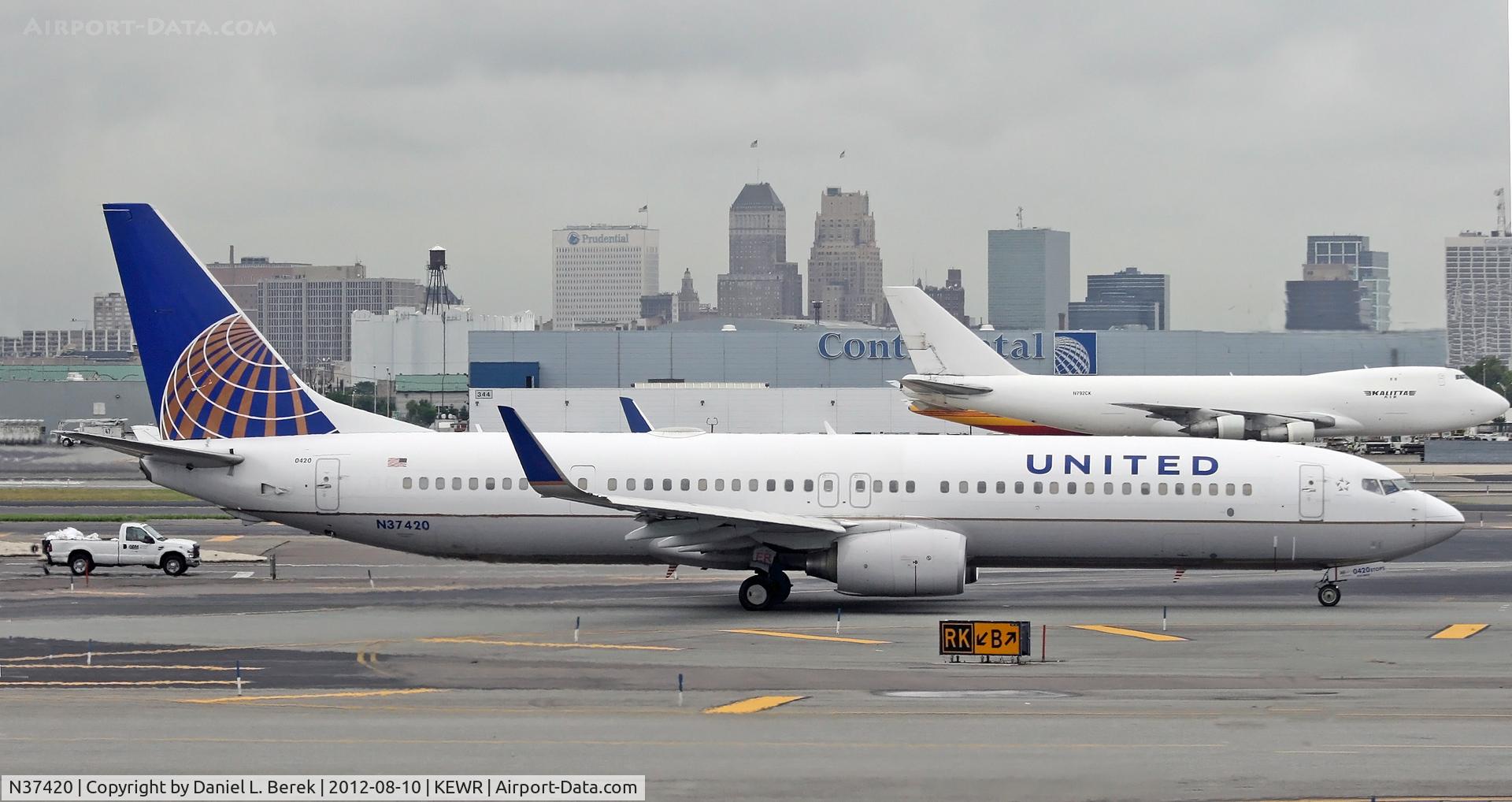 N37420, 2008 Boeing 737-924/ER C/N 33457, A new extended range version of Boeing's longest 737 taxies by at EWR.