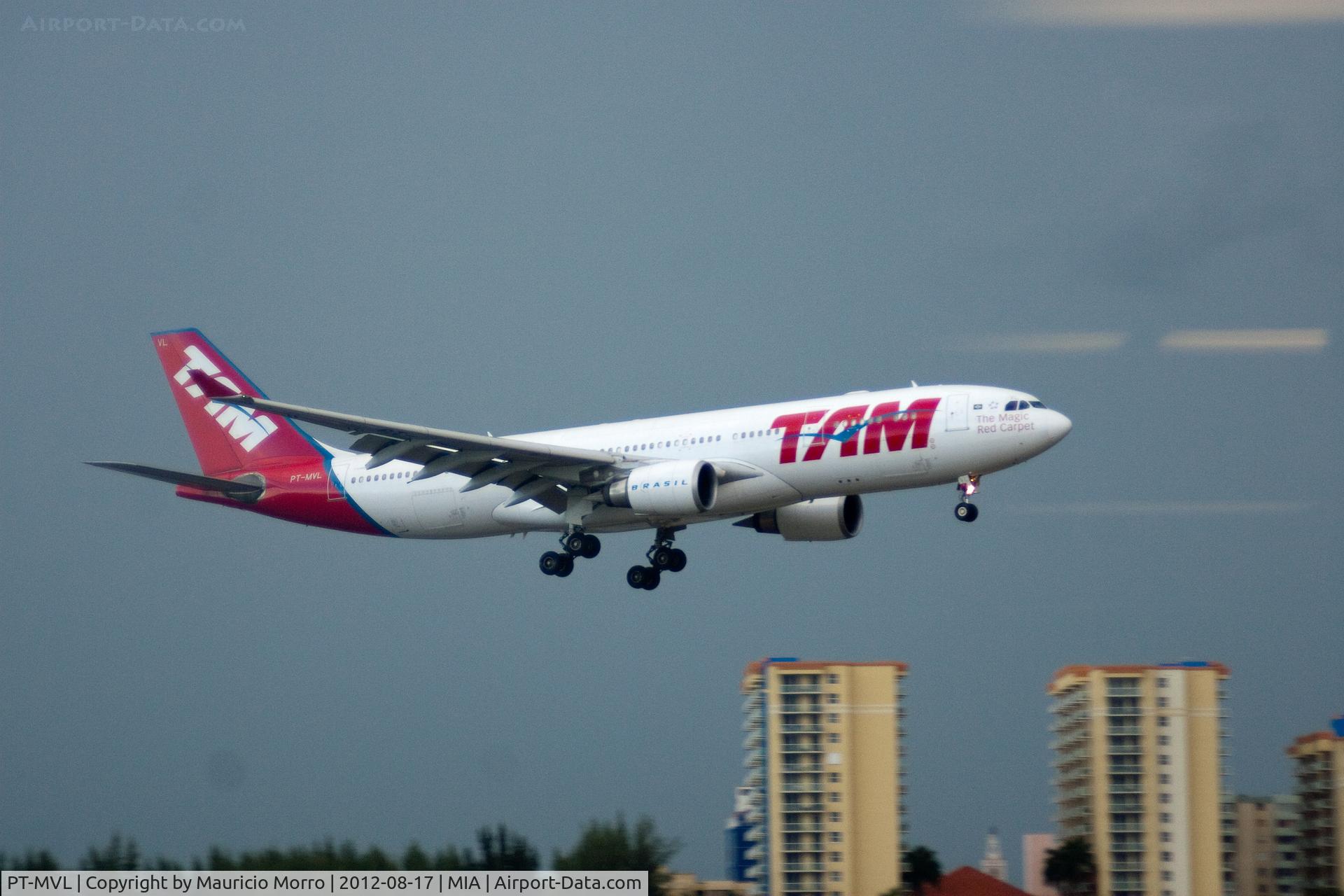 PT-MVL, 2005 Airbus A330-203 C/N 700, A330 landing at MIA