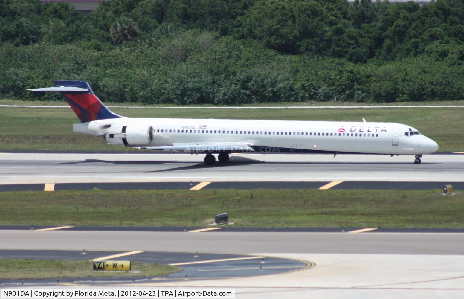 N901DA, 1995 McDonnell Douglas MD-90-30 C/N 53381, Delta MD-90
