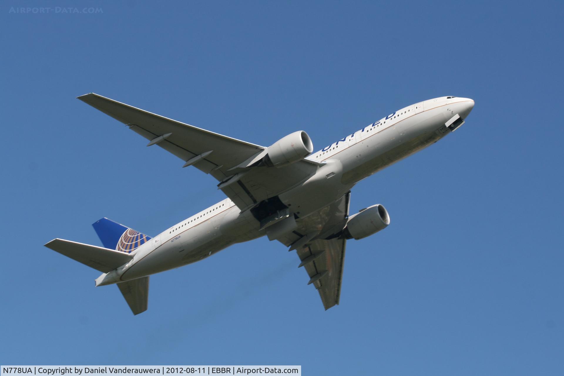 N778UA, 1996 Boeing 777-222 C/N 26940, Flight UA961 is climbing from RWY 07R