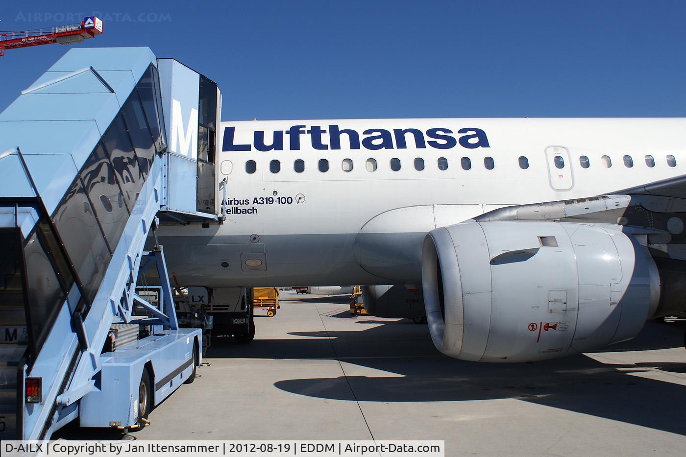 D-AILX, 1998 Airbus A319-114 C/N 860, D-AILX @ MUC