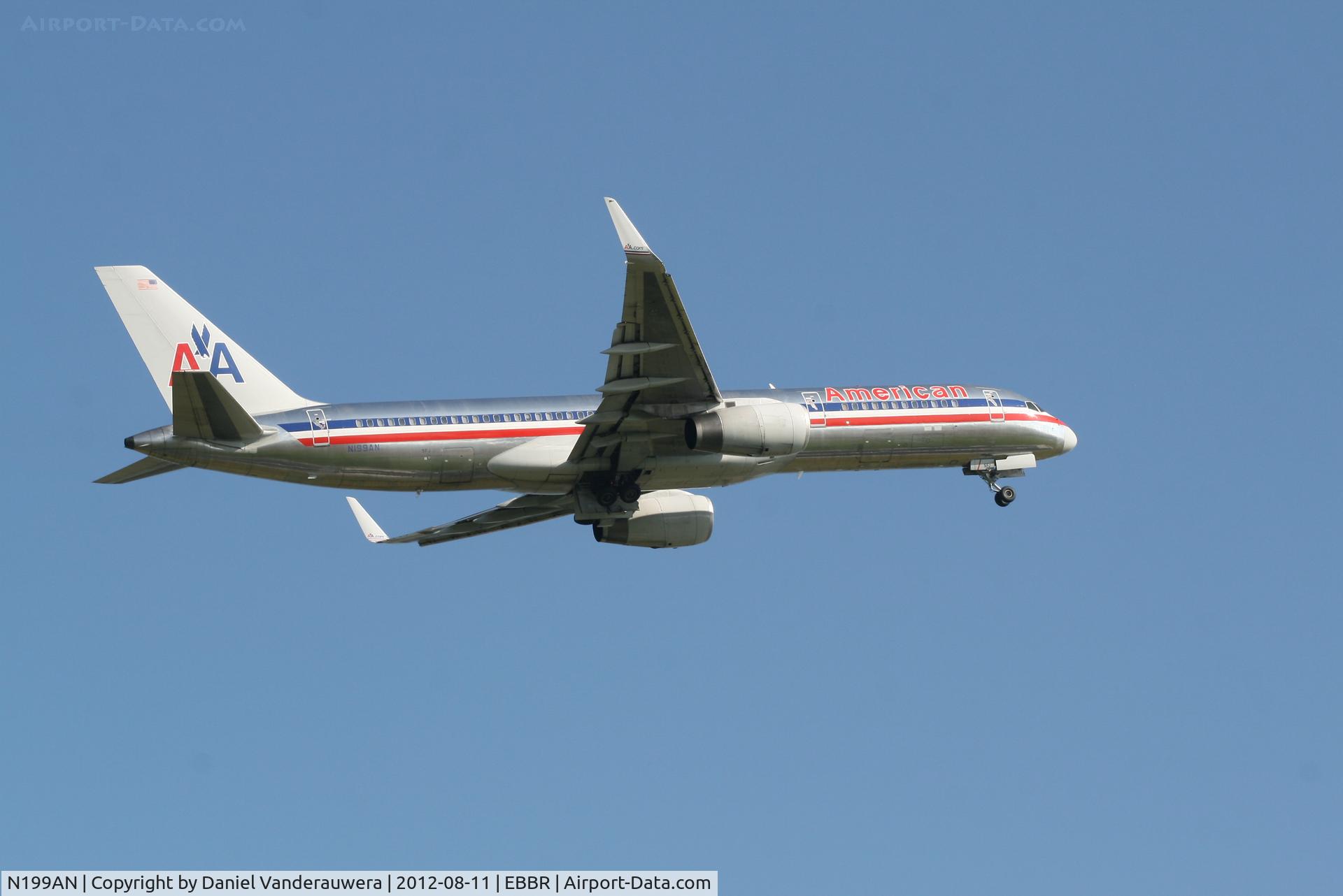 N199AN, 2001 Boeing 757-223 C/N 32393, Flight AA171 is climbing from RWY 07R