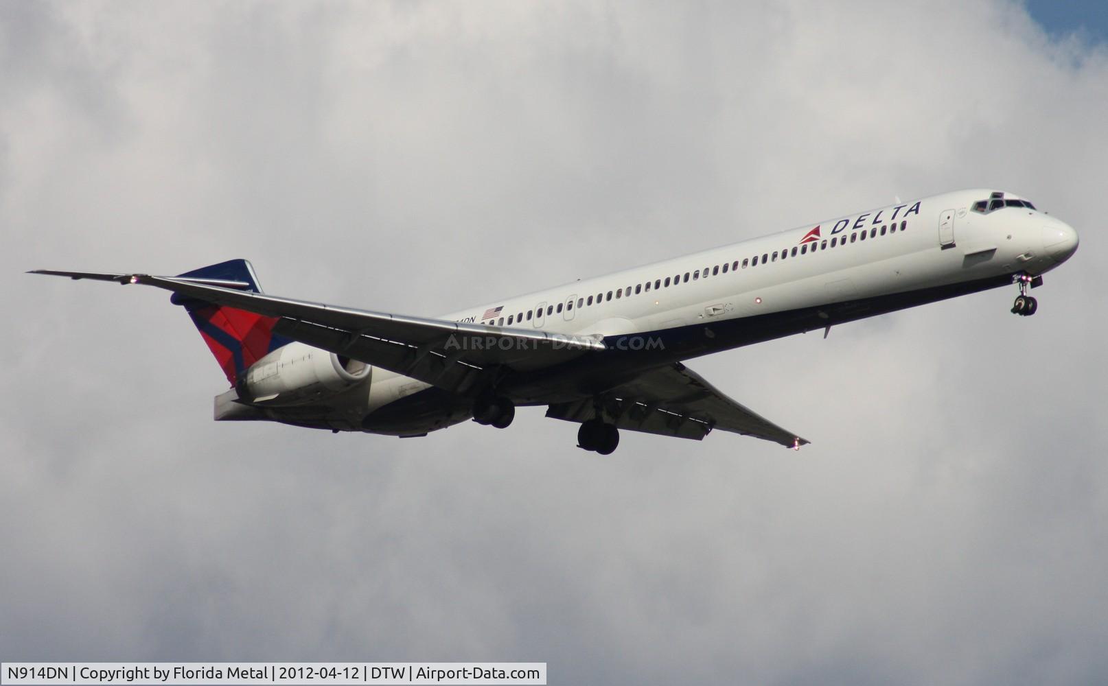 N914DN, 1996 McDonnell Douglas MD-90-30 C/N 53394, Delta MD-90