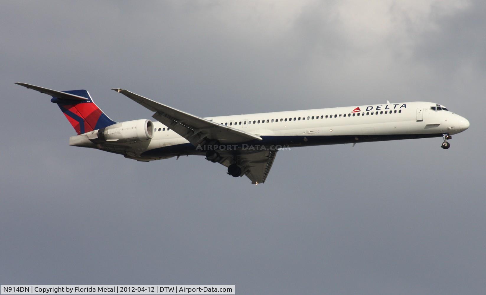 N914DN, 1996 McDonnell Douglas MD-90-30 C/N 53394, Delta MD-90