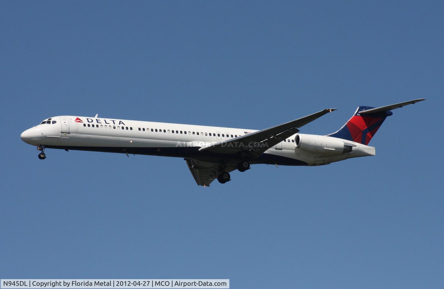 N945DL, 1989 McDonnell Douglas MD-88 C/N 49818, Delta MD-88
