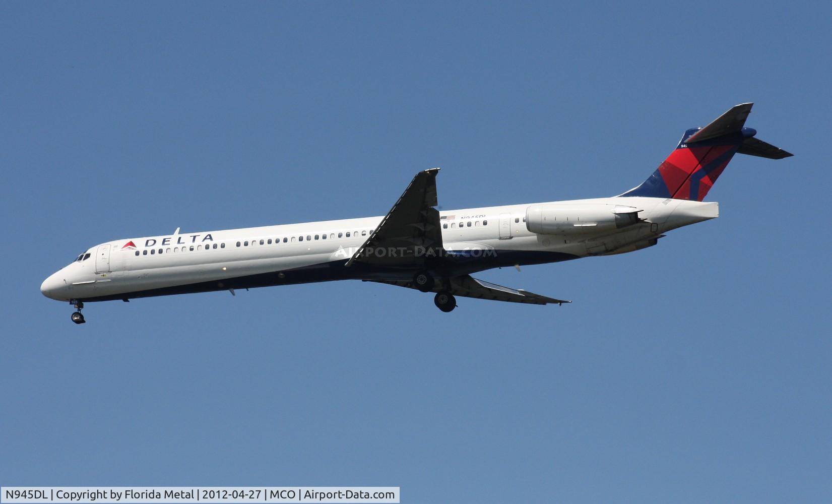 N945DL, 1989 McDonnell Douglas MD-88 C/N 49818, Delta MD-88