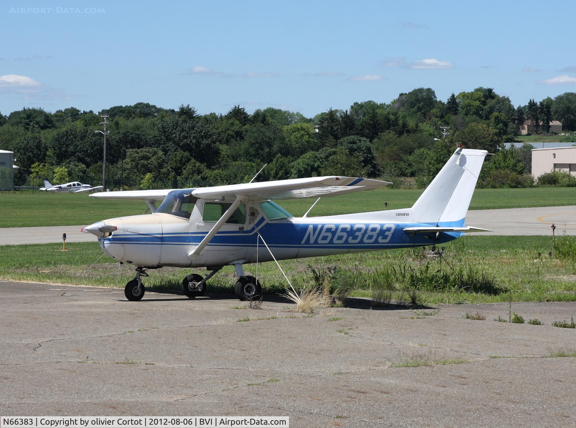 N66383, 1974 Cessna 150M C/N 15076007, Near the air heritage museum