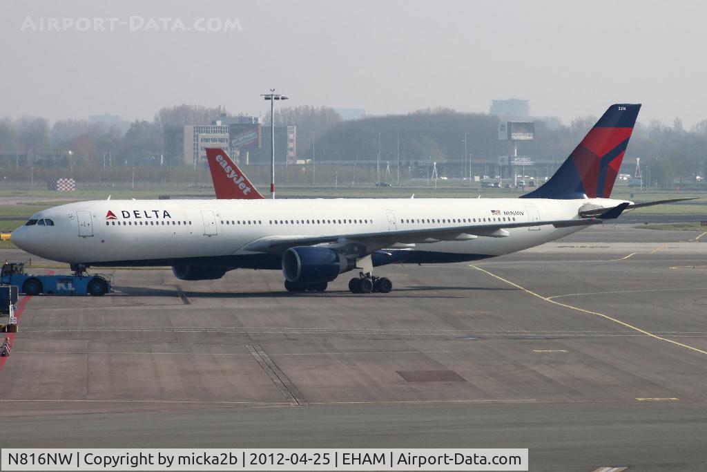 N816NW, 2007 Airbus A330-323X C/N 0827, Taxiing