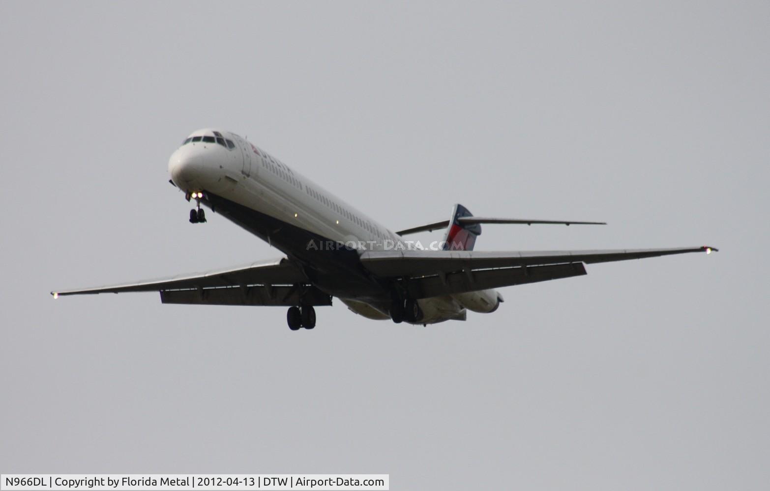 N966DL, 1990 McDonnell Douglas MD-88 C/N 53115, Delta MD-88