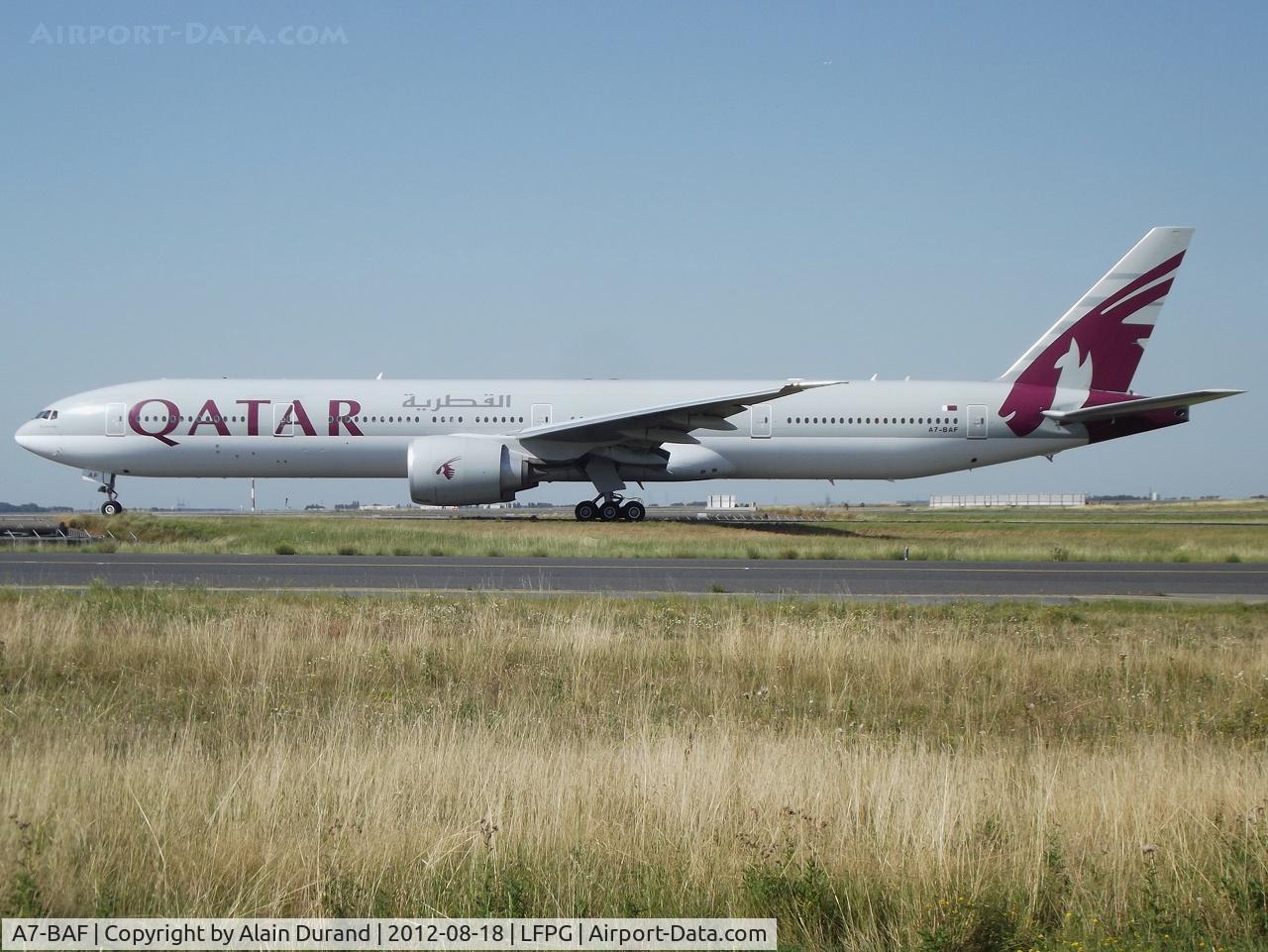 A7-BAF, 2009 Boeing 777-3DZ/ER C/N 37661, C/N 815, ferried from PAE to DOH on 2009-09-29/30. Alpha-Foxtrott was substituing to the regular A340-642 when posing for the camera.