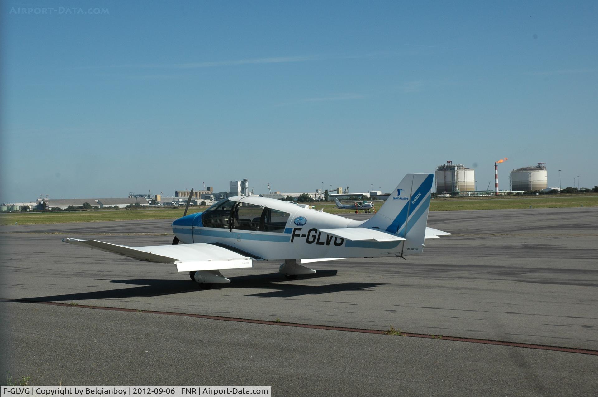 F-GLVG, Robin DR-400-120 C/N 2153, Basking in the sun